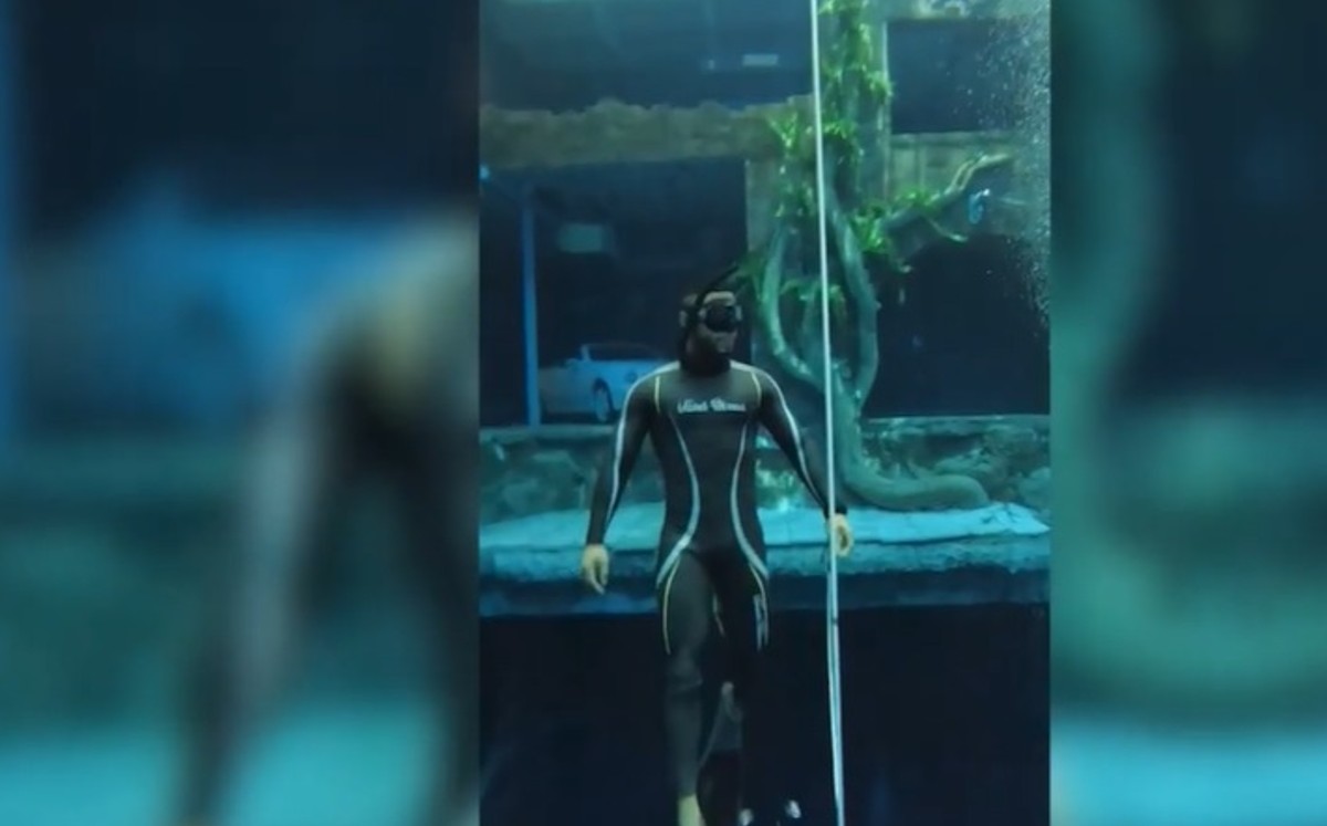 Un buceador de apnea descubre la "ciudad perdida" en la piscina más profunda del mundo situada en Dubái