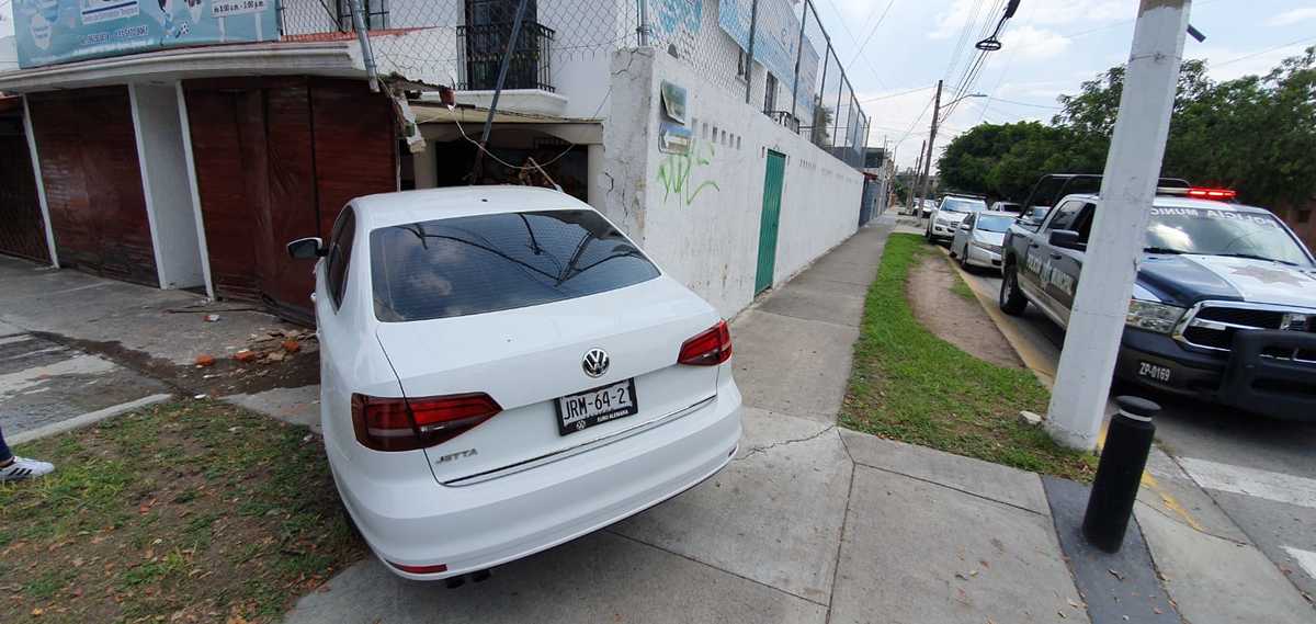 Choca vehículo contra una guardería en Prados de Tepeyac (Especial)
