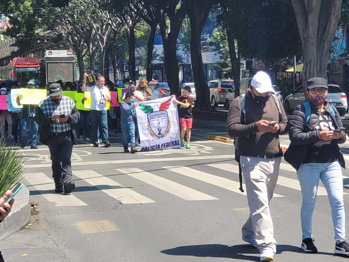 Ex policías marcharon a la Sedatu | Ramón Ramírez