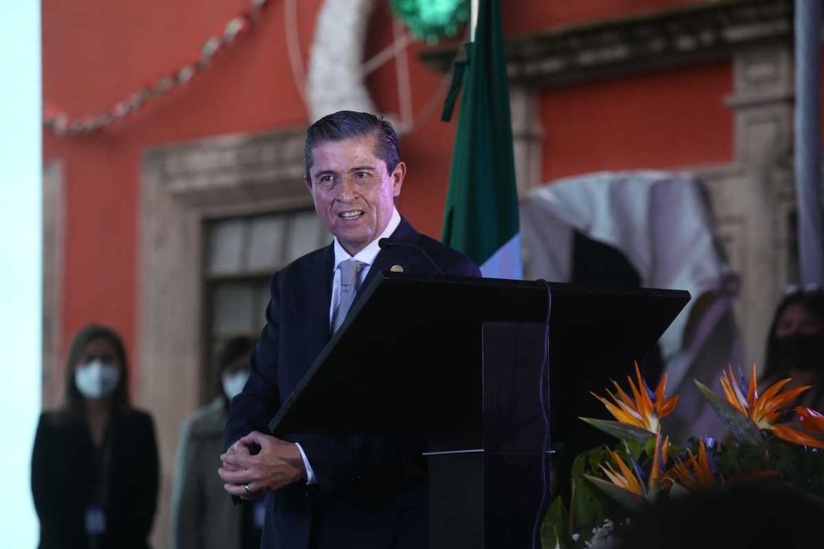 Giovani Gutiérrez rinde protesta. (Juan Carlos Bautista).