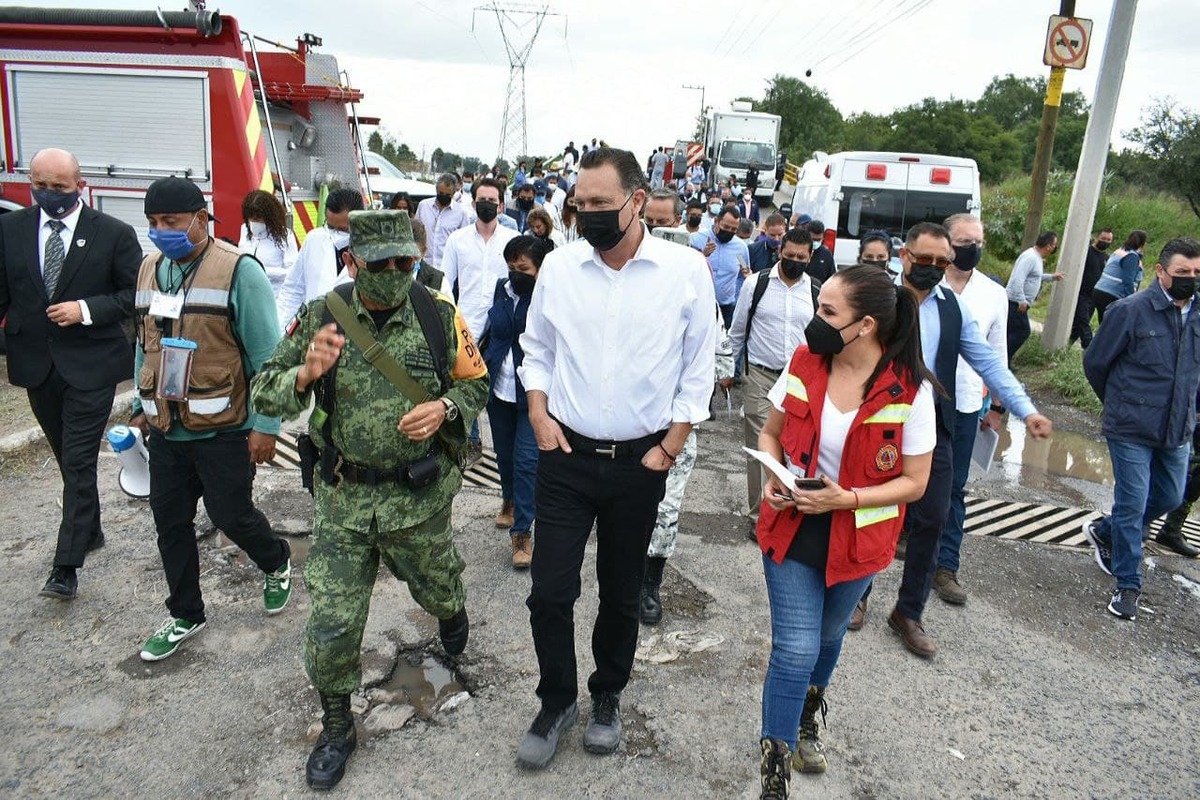 Mauricio Kuri en zonas afectadas por desbordamiento del río San Juan, Querétaro. | Mauricio Kuri vía Twitter