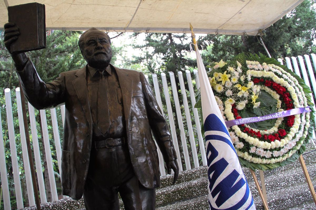 Monumento a "Maquío" en la avenida Insurgentes sur | Cuartoscuro