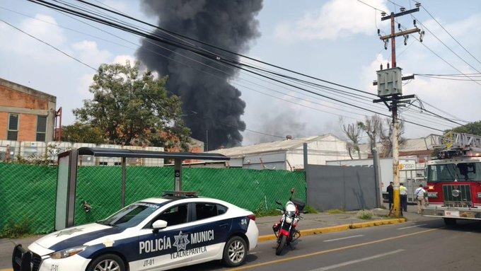 En apoyo acudieron rescatistas de Naucalpan y Atizapán de Zaragoza.