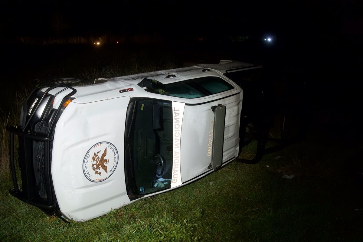 En Tlalpan, vuelca camioneta de la Guardia Nacional