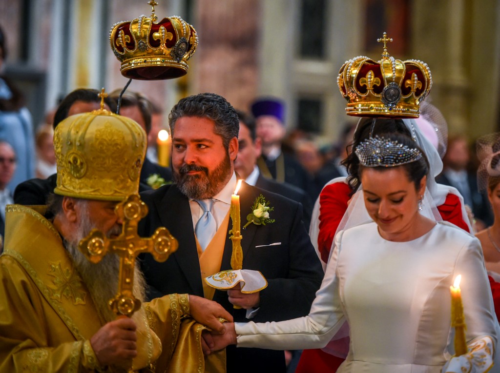 Gueorgui Romanov y Rebecca Bettarini contrajeron matrimonio en San Petersburgo. (AFP)