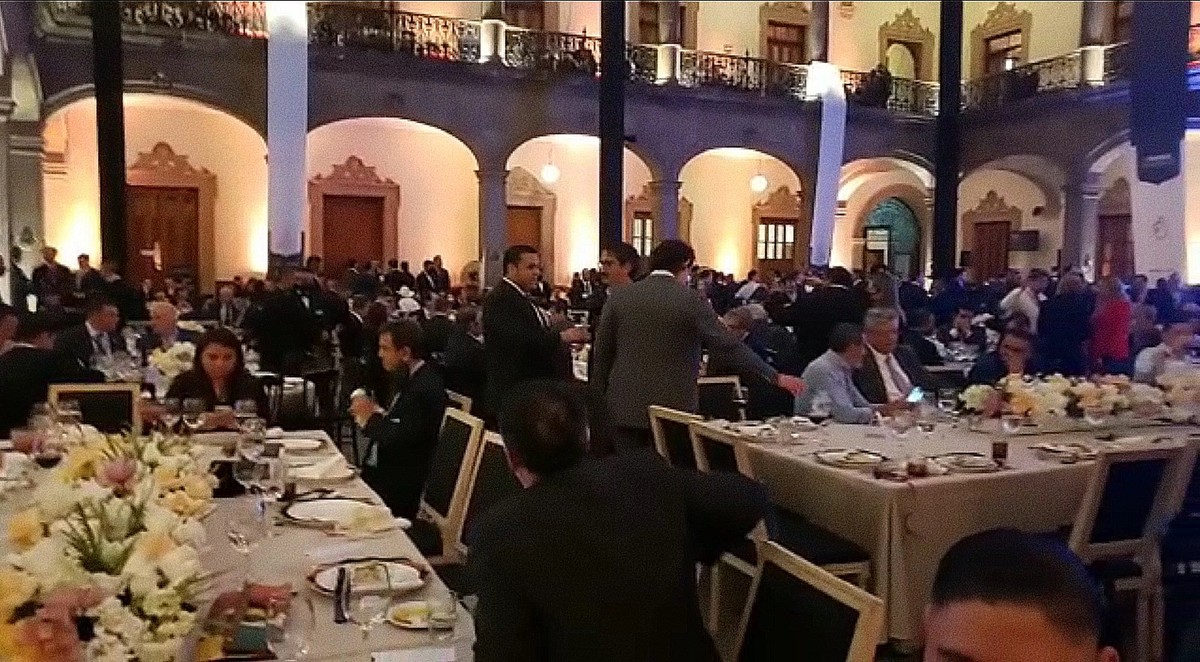 Cena de celebración tras la toma de posesión de Samuel García. Foto: Especial.