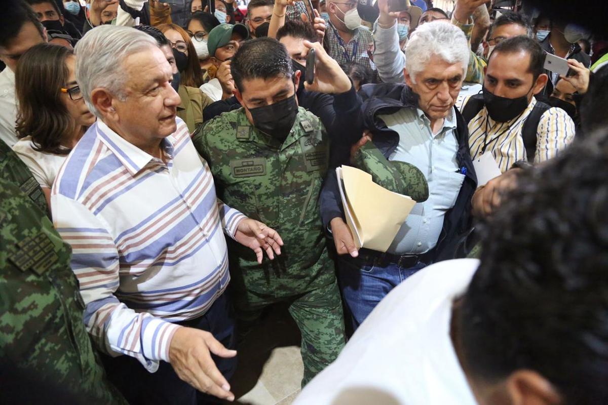 El Presidente se retiró protegido por personal del Ejército. | Ariel Ojeda