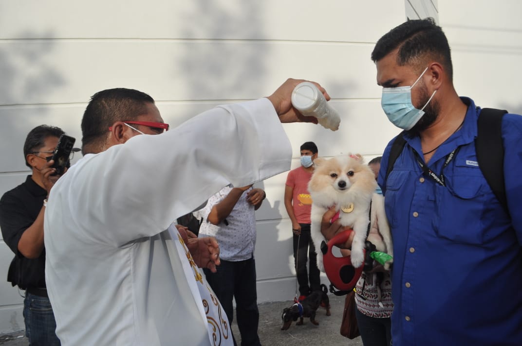 Bendicen a mascotas en Tamaulipas (Sergio Sánchez)