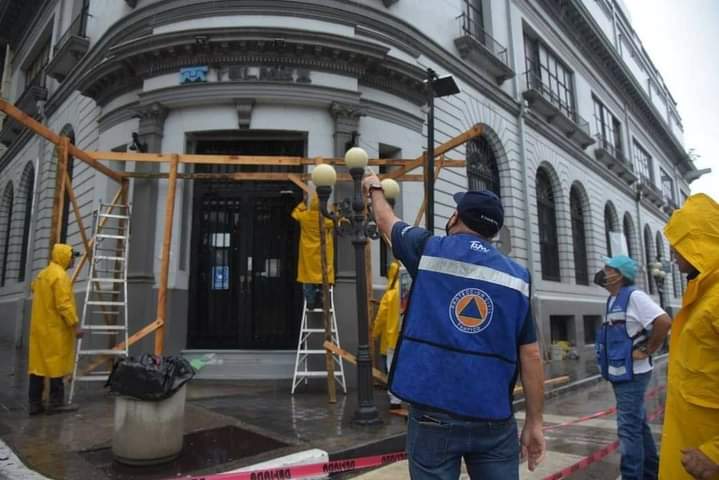Edificios en mal estado en la zona centro de Tampico (Jesús García)