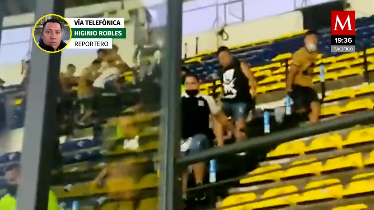 Fans de América y Pumas se enfrentan a golpes entre ellos