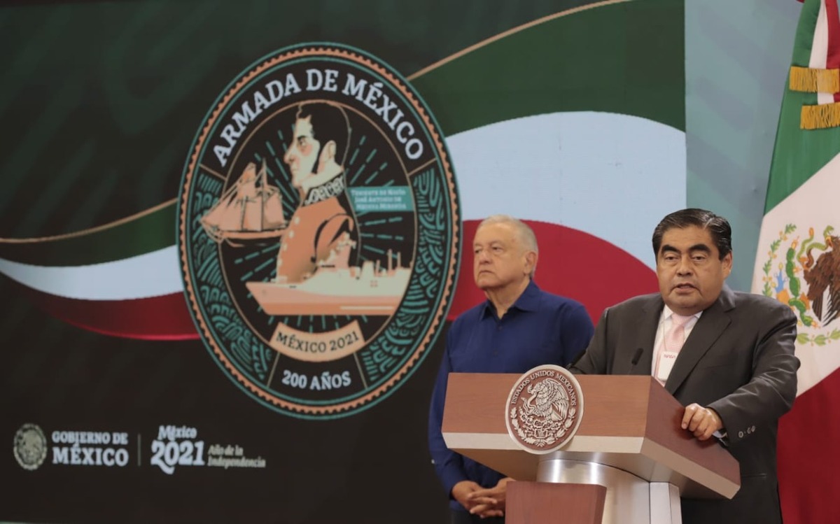 Miguel Barbosa, gobernador de Puebla, en conferencia presidencial con AMLO. (Especial)