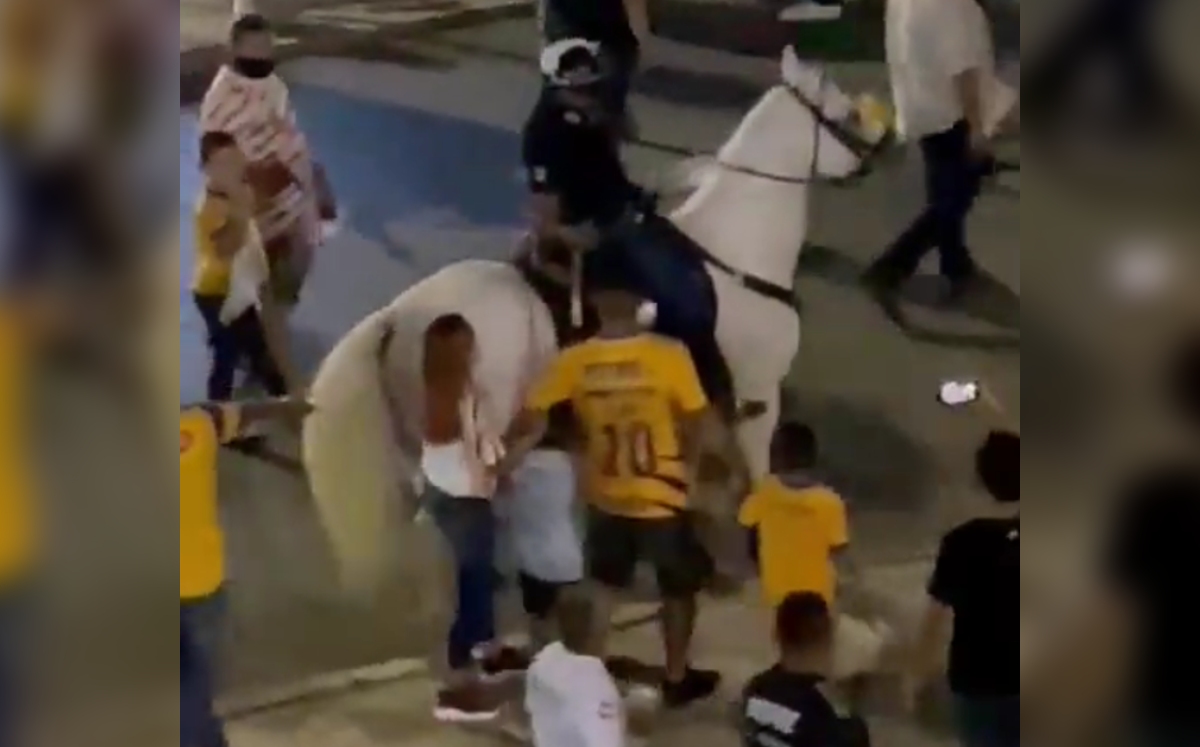 Policías agreden a aficionado de Tigres delante de sus hijos y esposa (Especial)