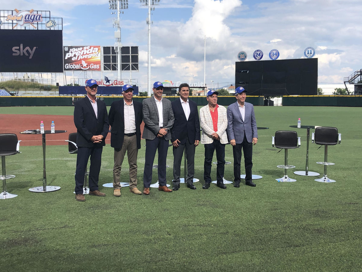 Presentan a los González Iñigo como nuevos dueños de Charros de Jalisco