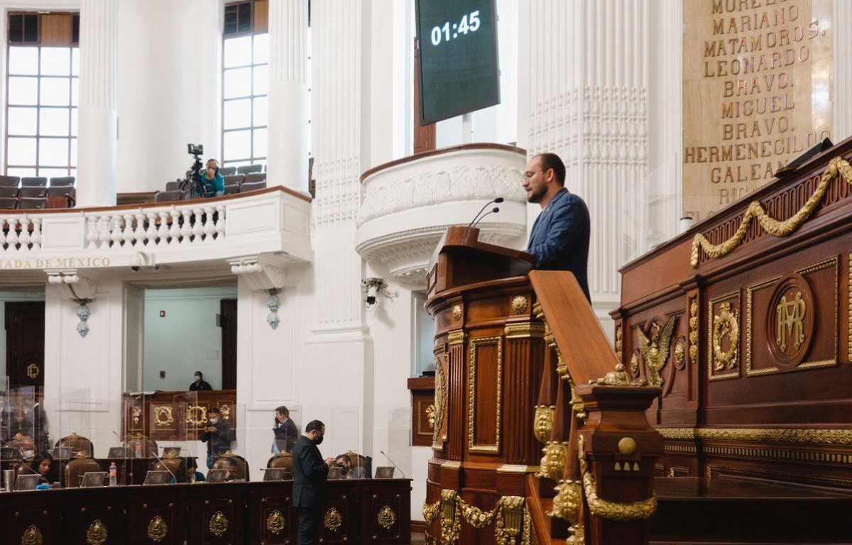 El diputado Temístocles Villanueva presentó la Ley Paola Buenrostro. | Especial