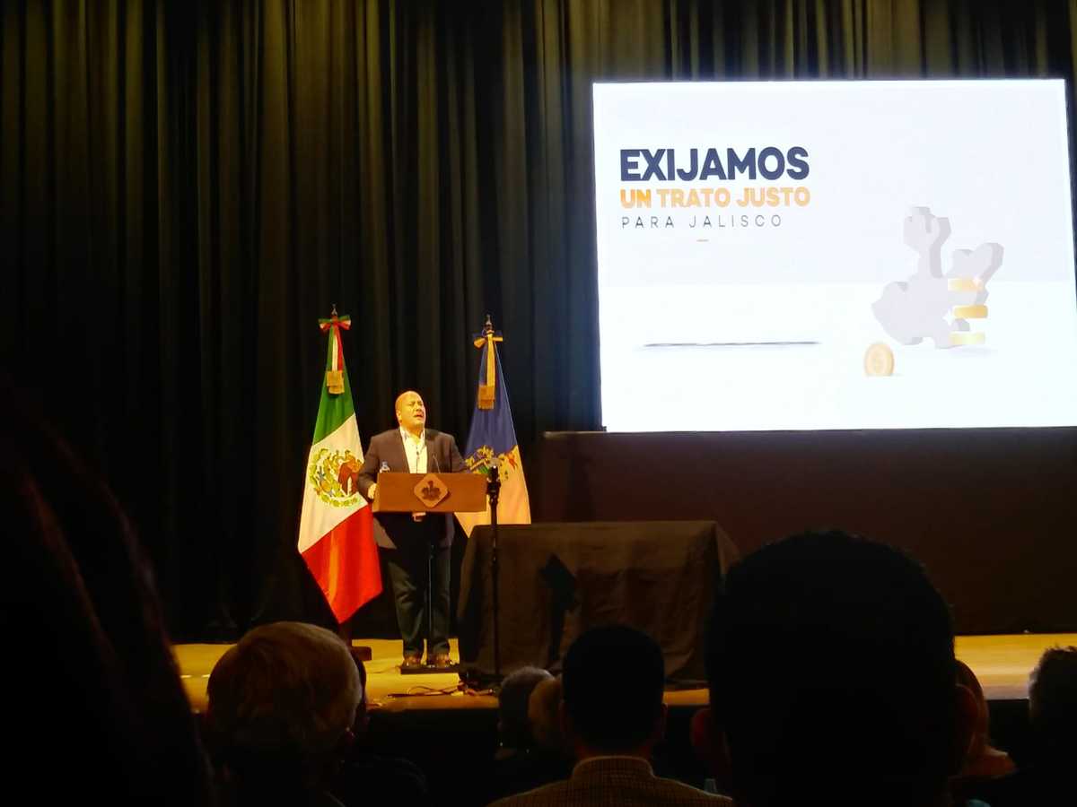 Enrique Alfaro, explicó la importancia de la consulta sobre el Pacto Fiscal. (Especial)