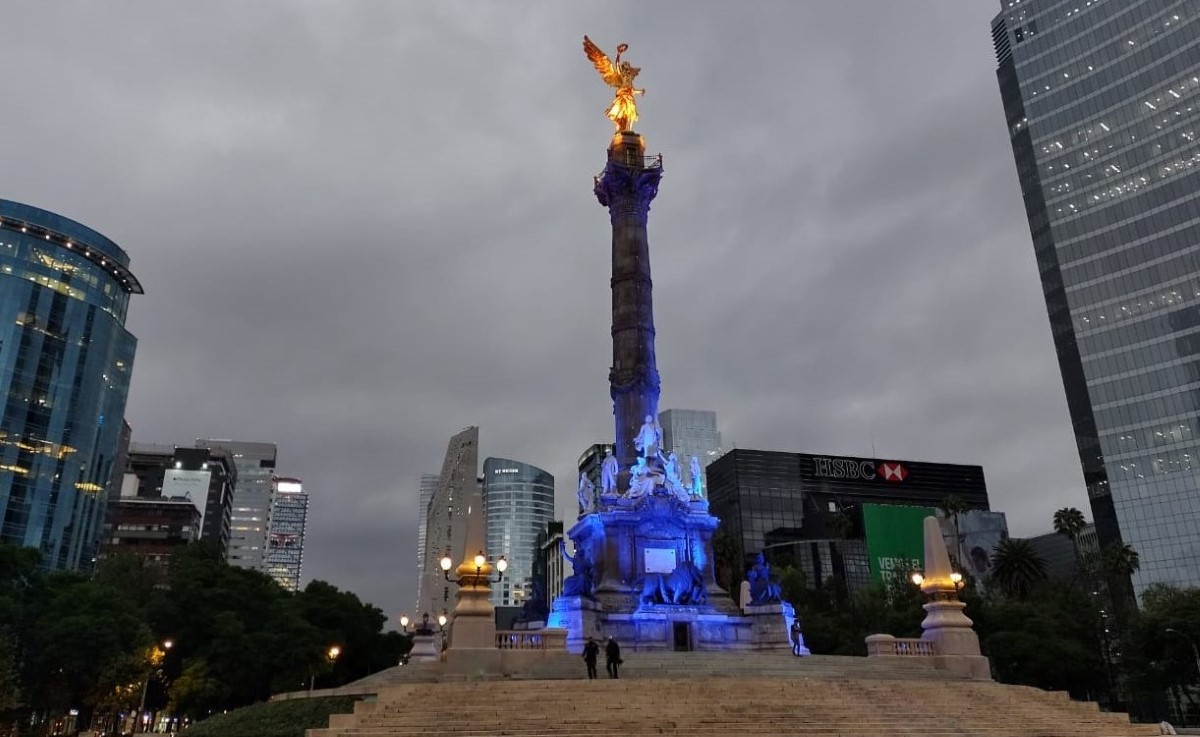 El gobierno de CdMx reabrió el Ángel de la Independencia anoche. | César Velázquez