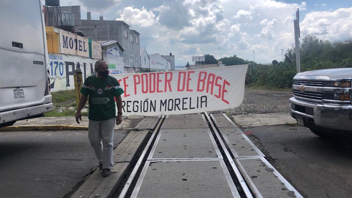 En Michoacán, maestros suman más de dos meses con bloqueos ferroviarios