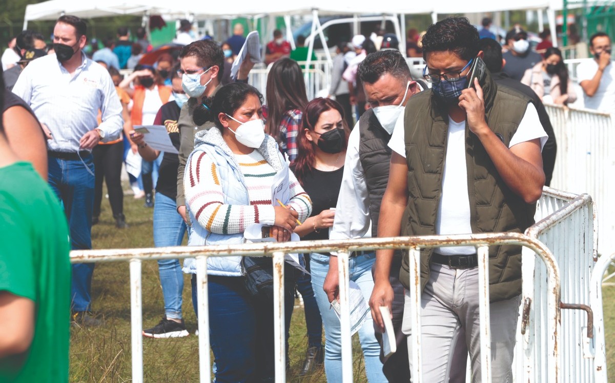 Piden a la población mantener las medidas preventivas a pesar de estar vacunados. (Sergio Sánchez-Hidalgo)