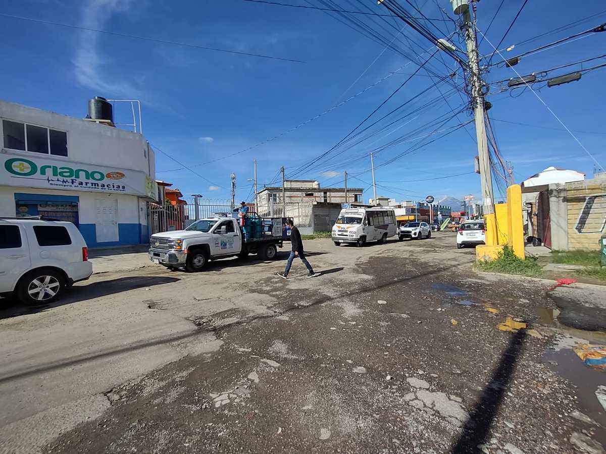 Vecinos piden pavimentación en calle 95 Poniente de la capital poblana. (Jaime Carrera)