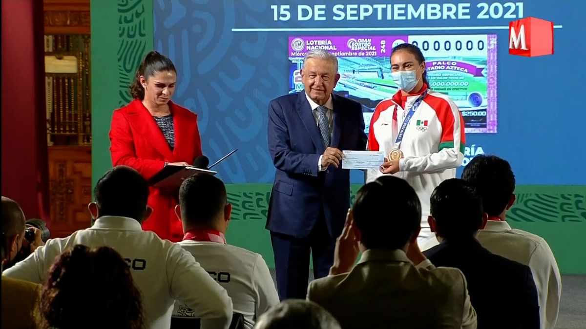 AMLO entrega premios a deportistas mexicanos ganadores en Tokio 2020