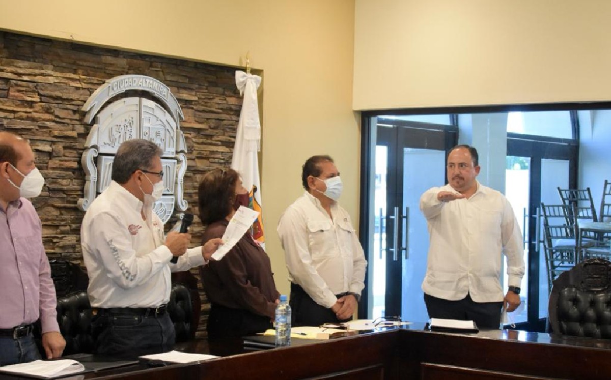 Armando Martínez designa gerente de Comapa Altamira. (Cortesía)