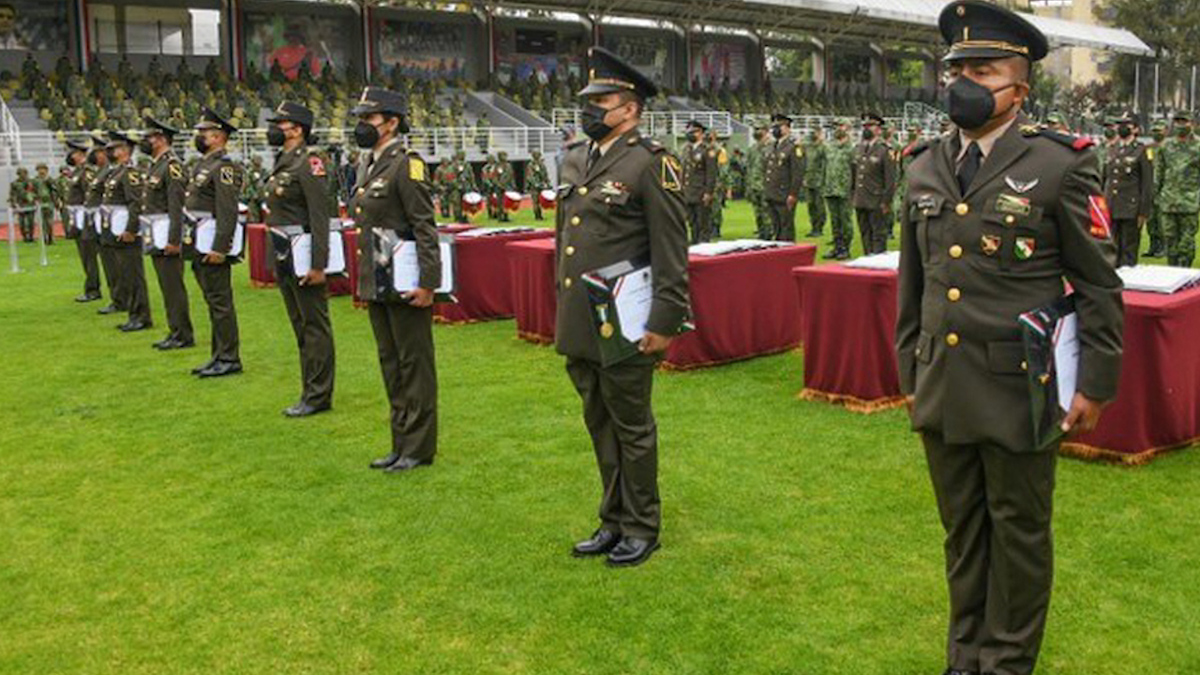 Condecoran a militares que participaron en la fase 3 de vacuna anticovid de CanSino