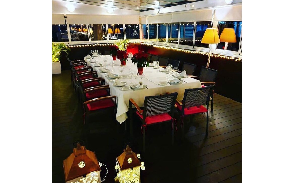 Con una decoración elegante y ambientado como si se tratase de un barco en medio del mar, La Dorada se encuentra en el barrio madrileño de Pozuelo de 