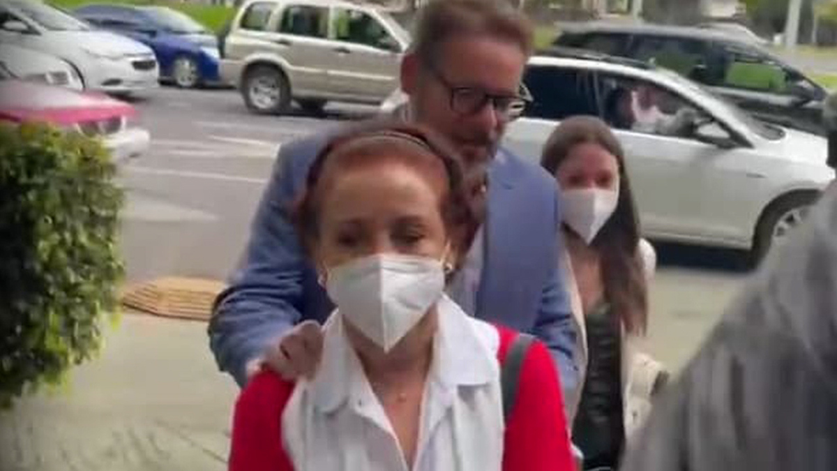 Ex secretaria técnica del Conacyt acude a fiscalía