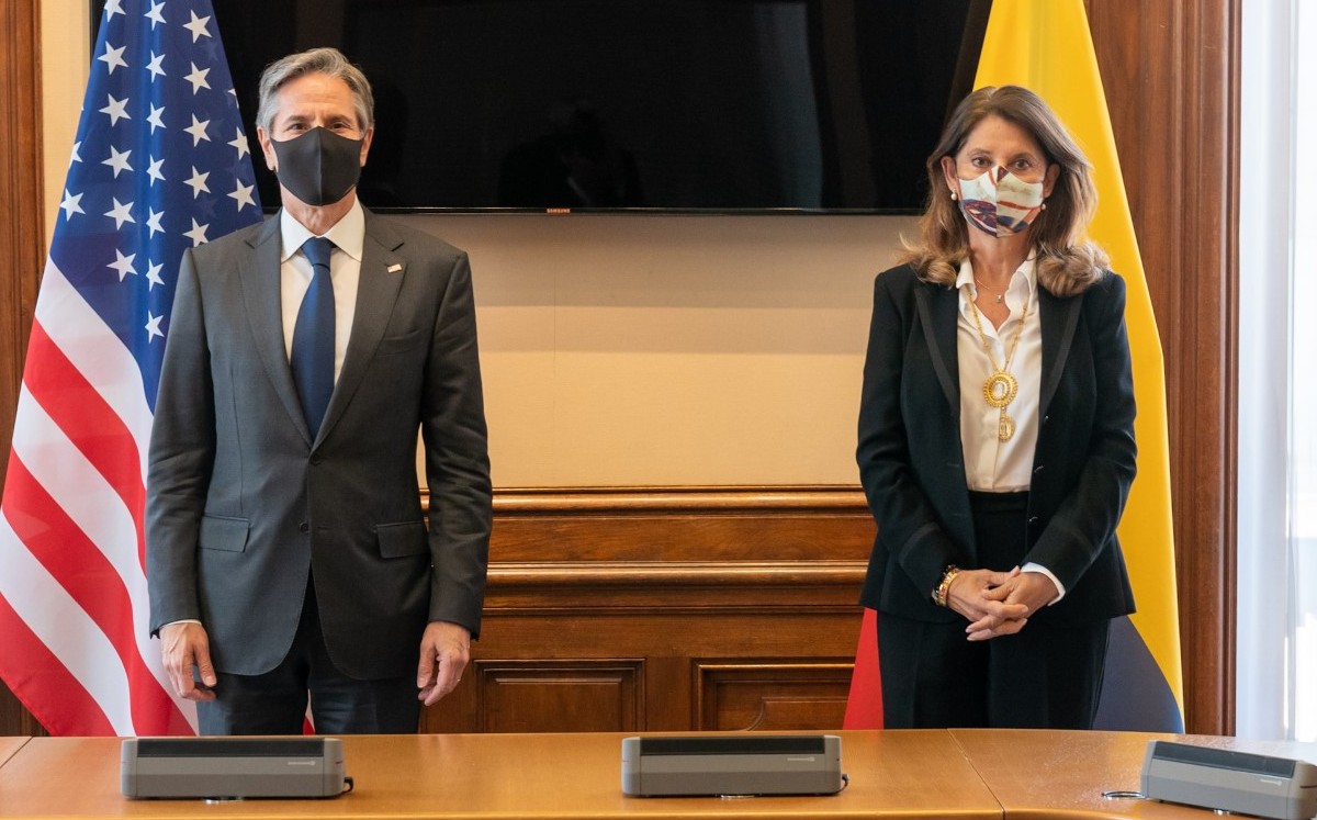 El funcionario estadunidense y colombiana se reunieron en París. | Twitter