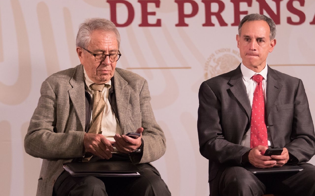 Los funcionarios de Salud; Jorge Alcocer Varela y Hugo López-Gatell en una conferencia. (Cuartoscuro)