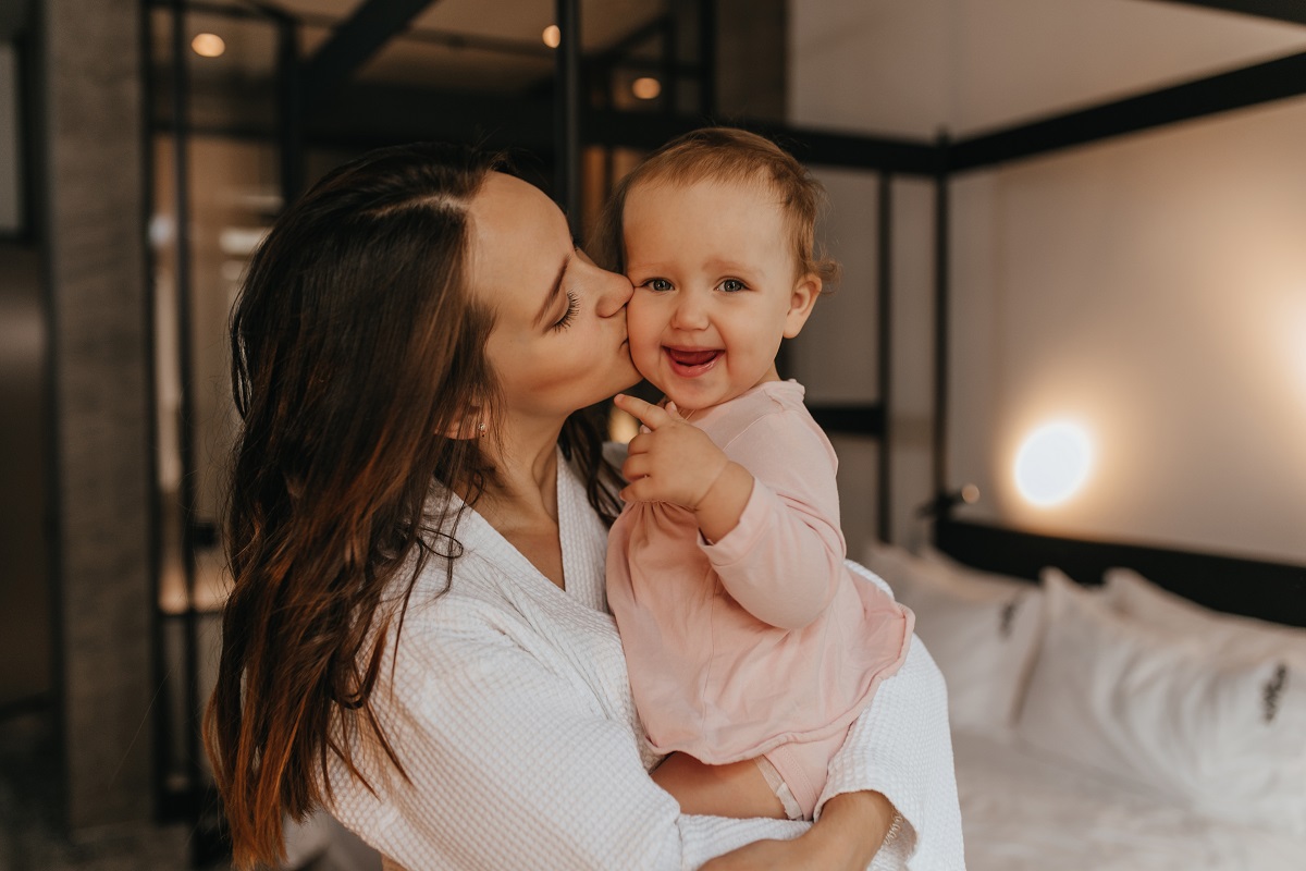 Este evento busca enseñara las mujeres maneras de llevar la maternidad y cuidar de la niñez. (freepik.es)