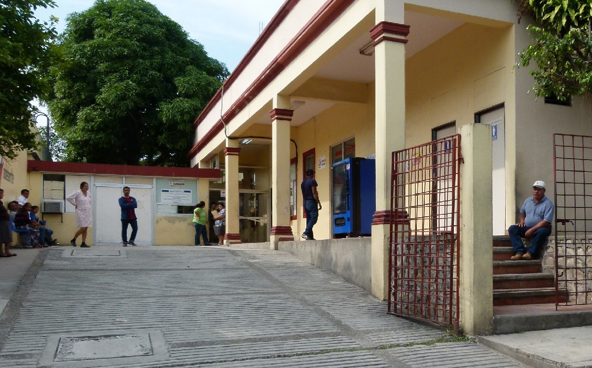 Población de Pánuco acude a servicios médicos. (Aristeo Abundis)