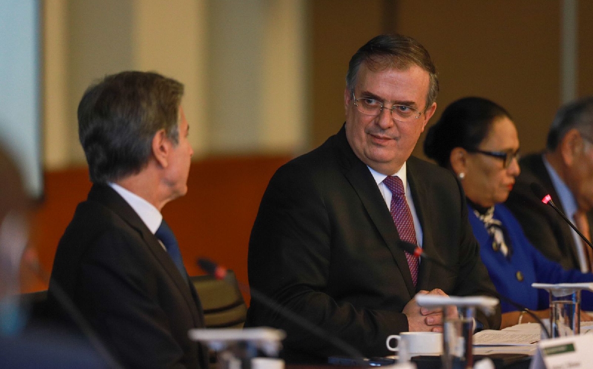 El canciller mexicano junto al secretario de Estado estadunidense, previo a la reunión. (SRE)