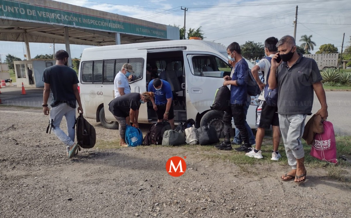 INM detiene a 12 migrantes en carretera Victoria-Monterrey. (Leticia Gutiérrez)