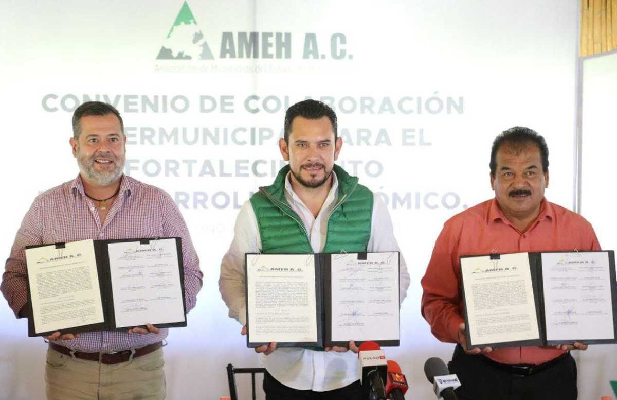 José Ramón Amieva, edil de Mixquiauala, Israel Félix de Mineral de la Reforma y Agustín Hernández de Atitalaquia. (Especial)
