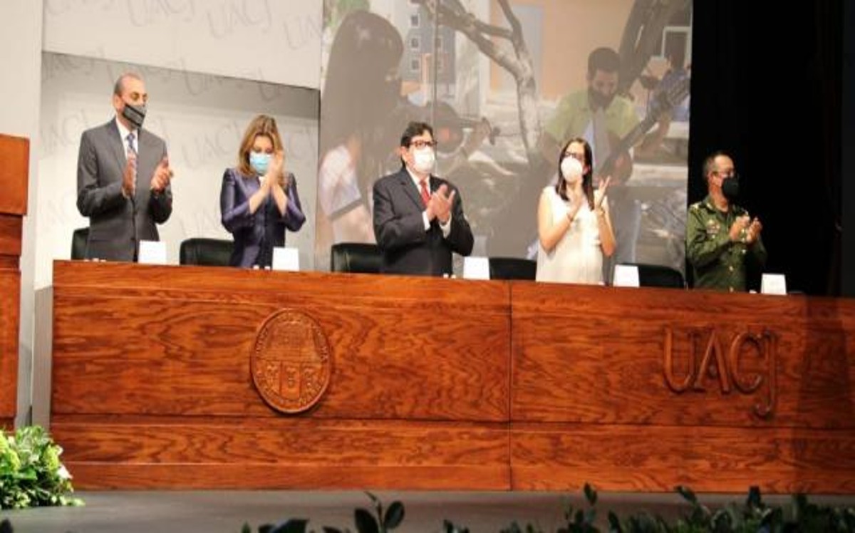 El secretario de educación y deporte de Chihuahua destaco el trabajo del rector | Gobierno de Chihuahua