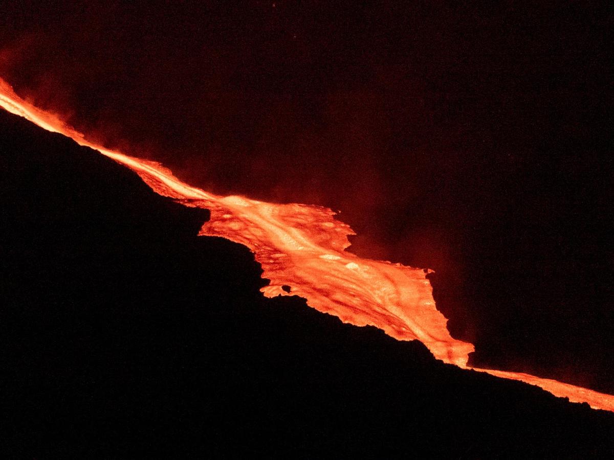 La nueva colada de lava provoca gran destrucción en la isla de La Palma | EFE