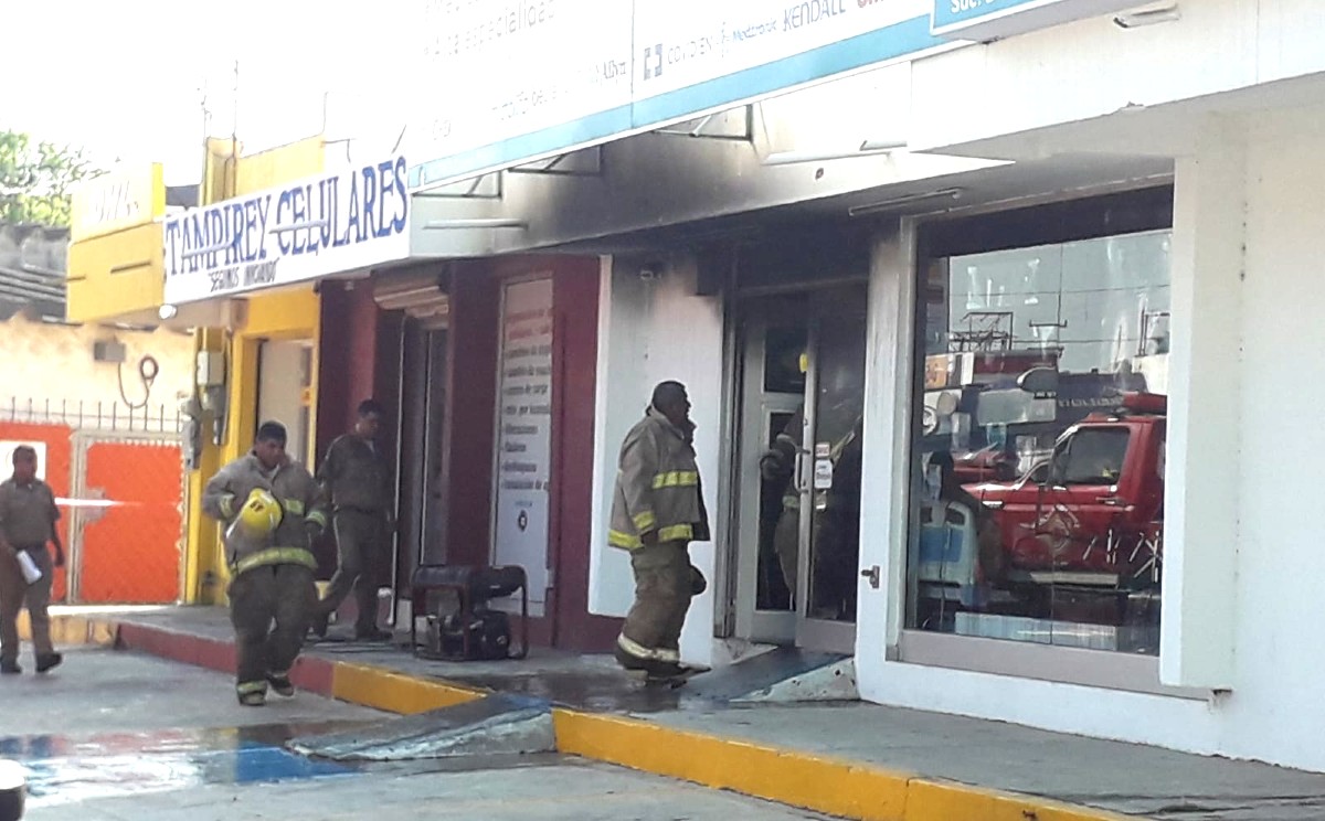 Se incendia tienda médica en Tampico; registra pérdida total