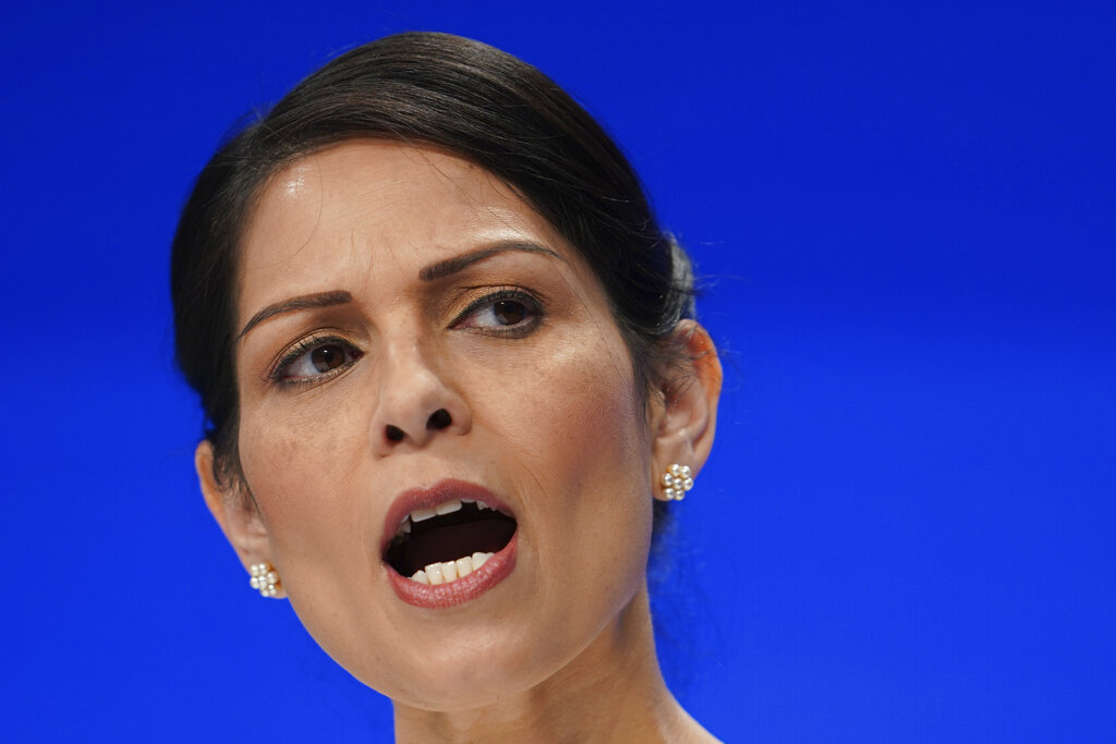 La ministra del Interior de Gran Bretaña, Priti Patel. (AP)