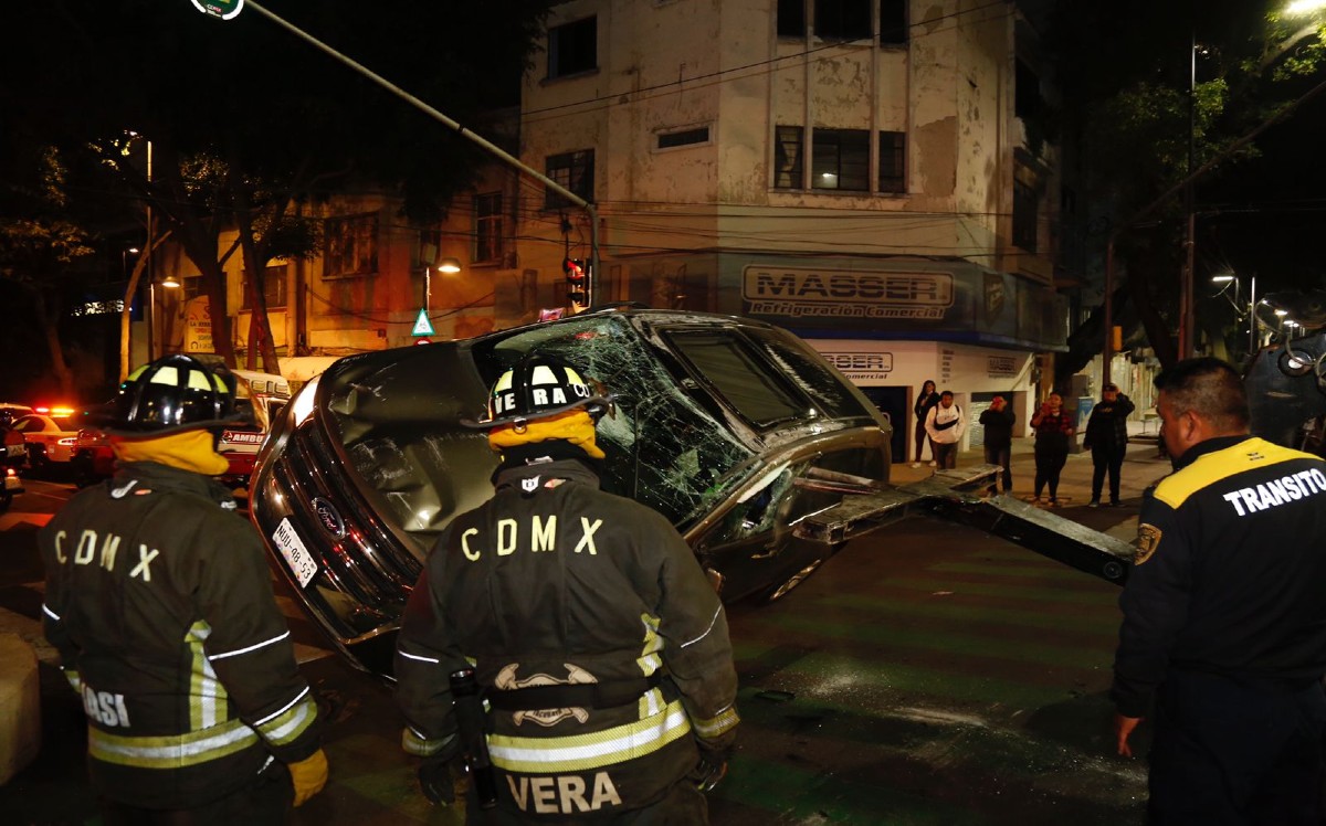 Quiso girar, sin embargo, el exceso de velocidad no le permitió | Enrique Luna