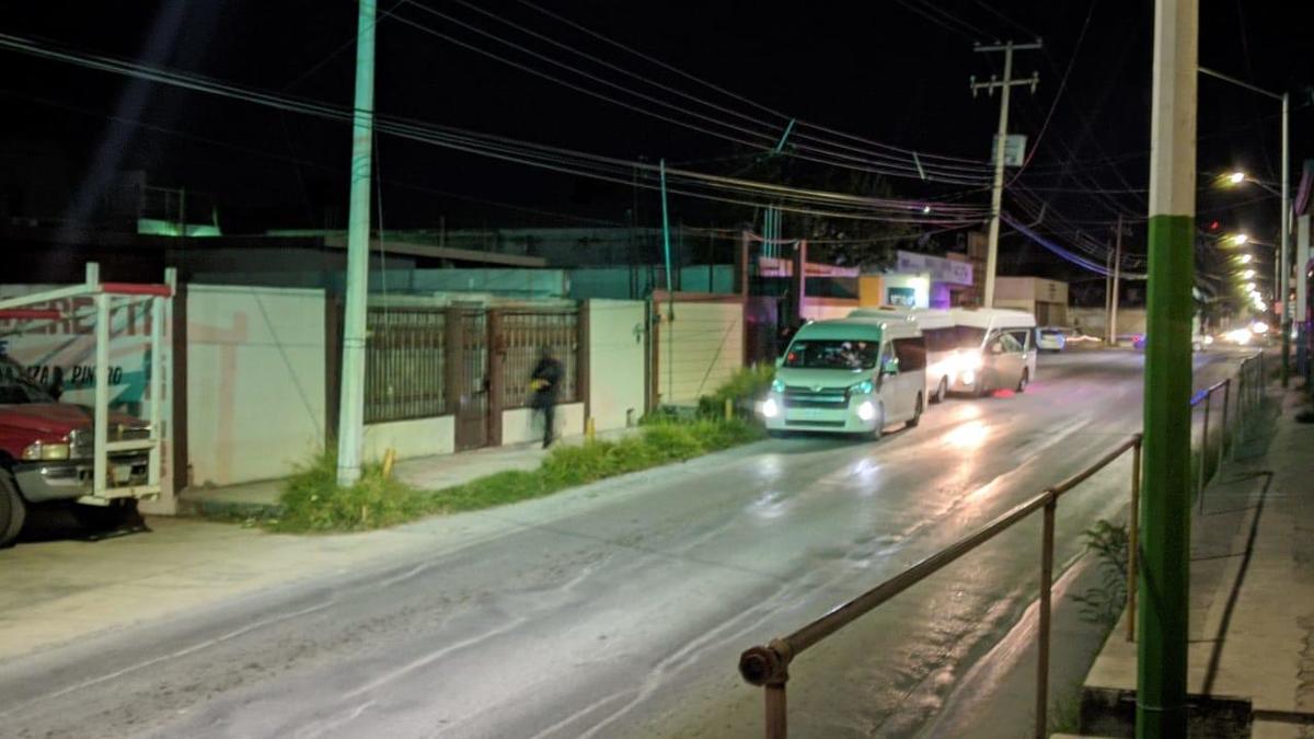 Rescatan a migrantes hacinados en Cadereyta. Foto: Especial