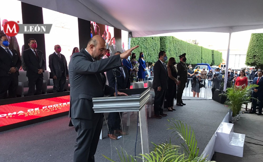 Carlos García Villaseñor, recibe la de alcaldía en Silao