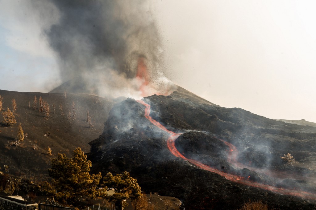 La emergencia en el volcán La Palma lleva tres semanas. | Foto: Unidad Militar de Emergencias de España vía AFP