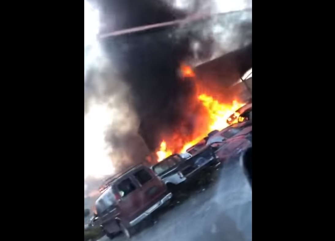 Incendio en deshuesadero de Huichapan. (Especial)