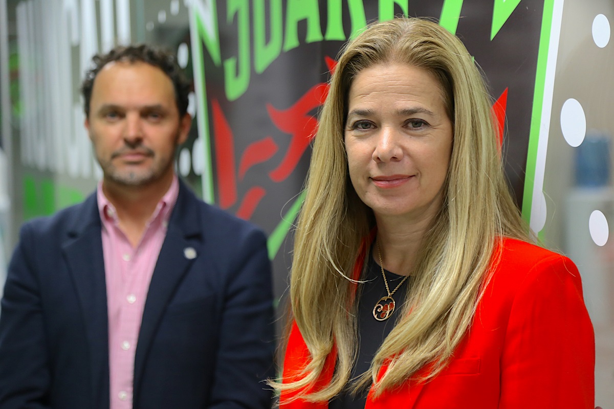 Alejandra de la Vega, presidenta del Patronato del FC Juárez y Alejandro Hutt (Cortesía FC Juárez)