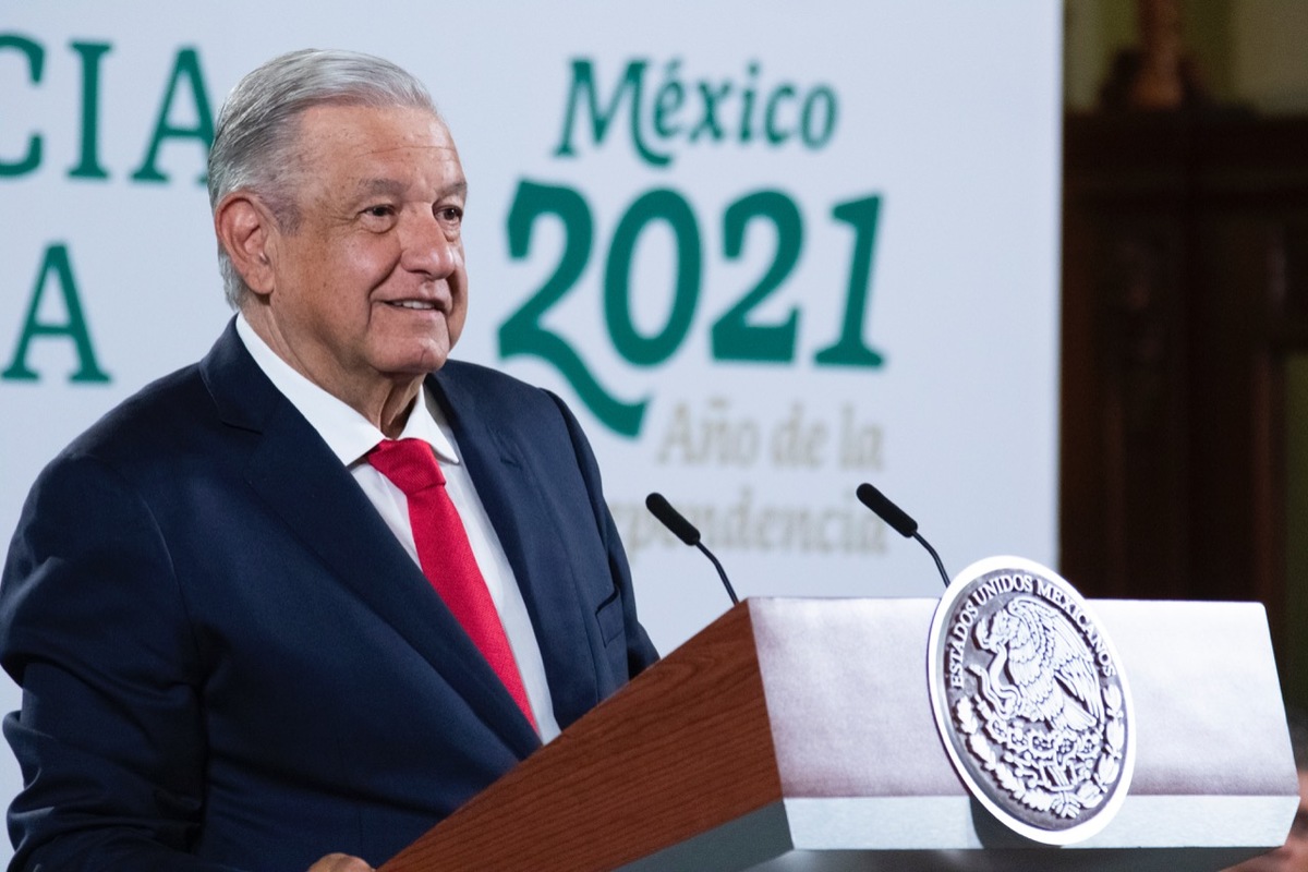 AMLO informó que el robo de combustible ha disminuido