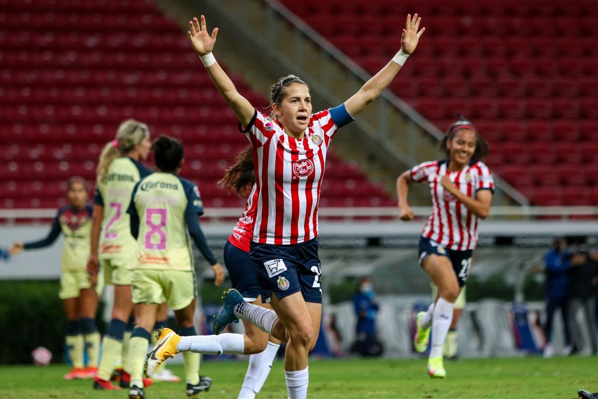 Chivas derrota al América y llega a 28 puntos en el certamen (Imago 7)