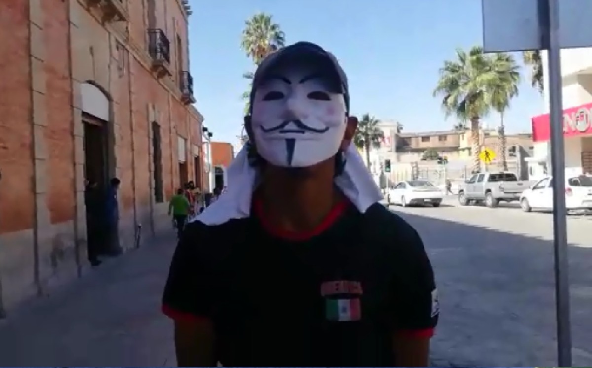 "El Homie", artista callejero. (Especial)