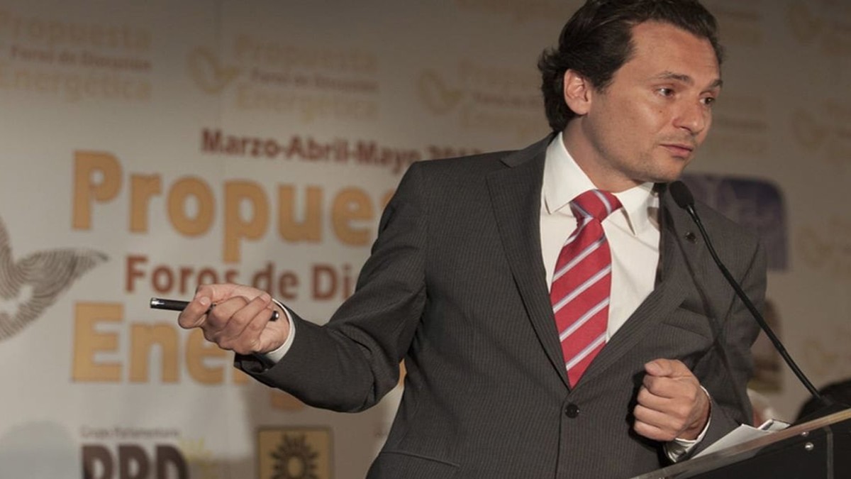 Emilio Lozoya, aún bajo proceso, dice FGR tras fotos de ex director de Pemex en restaurante