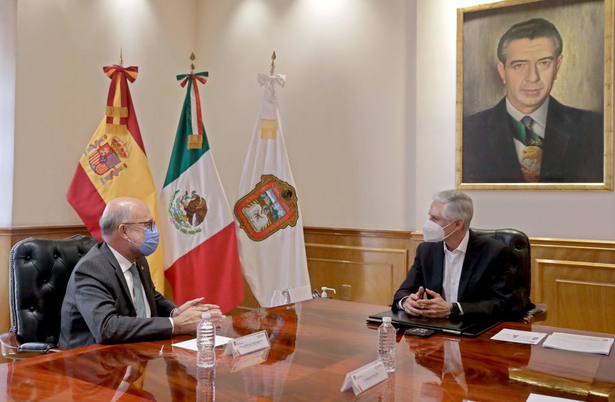 En este encuentro también participó el personal diplomático acreditado en México.
